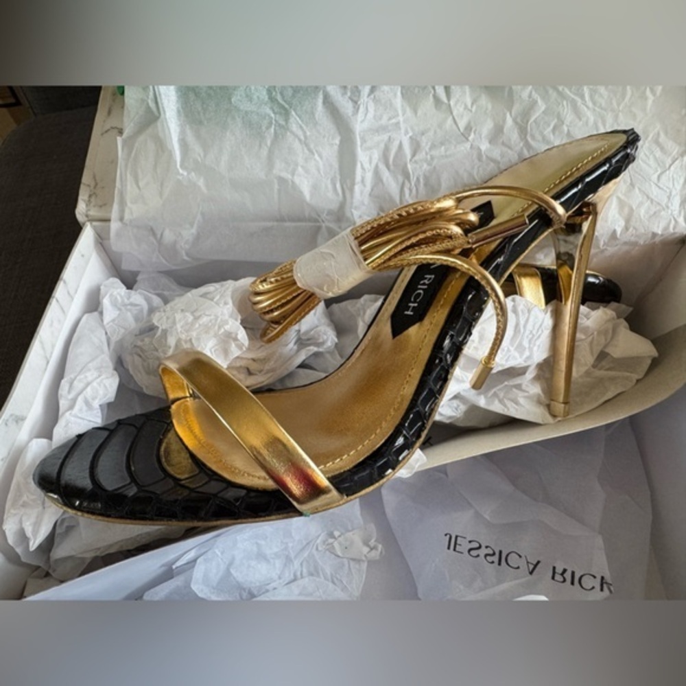 NWT Jessica Rich Gold and Black Stiletto Heels